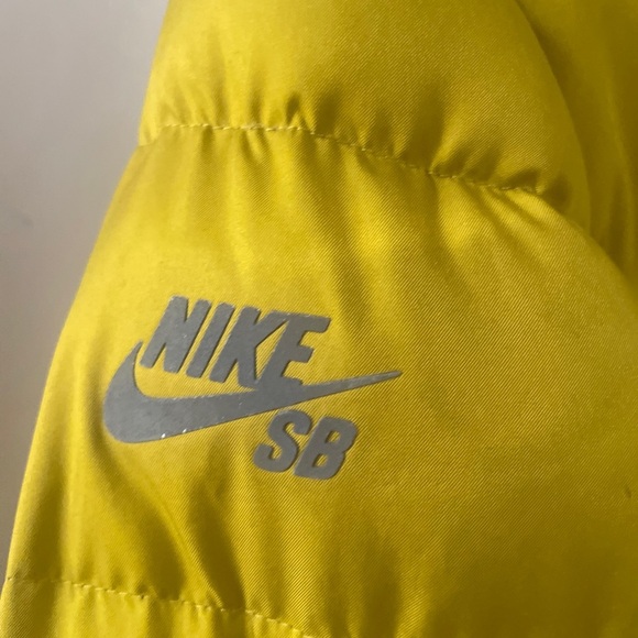 Nike SB Duck Down Puffer Jacket Yellow Green Hooded Winter Puffy Size M - Picture 5 of 16